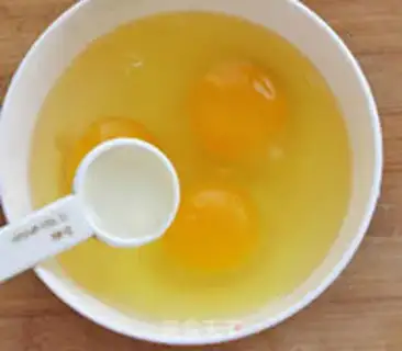 Make Northeast egg sauce step 0