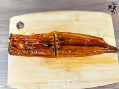 Make Children baked eel and egg burns step 1