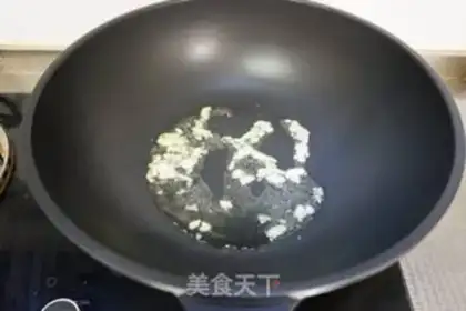 Make Tomato fried cheese step 3