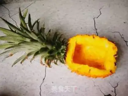 Make Curry pineapple fried rice step 2