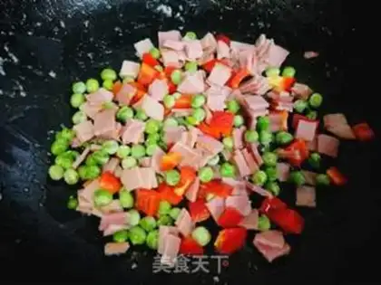 Make Curry pineapple fried rice step 7