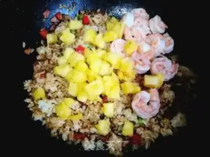 Make Curry pineapple fried rice step 12