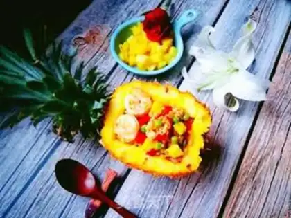 Make Curry pineapple fried rice step 16
