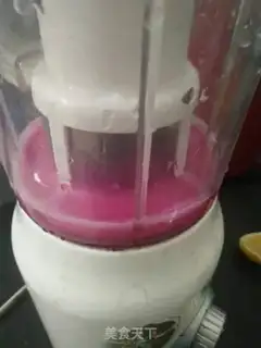 Make Banana dragon milkshake step 1