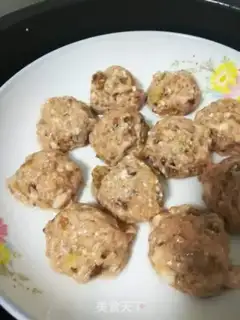 Make Pistol shrimp, pork balls step 2