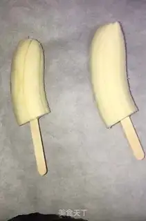 Make Banana popsicle step 1