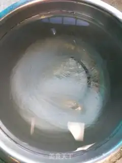 Make Spills of pepper spray step 0