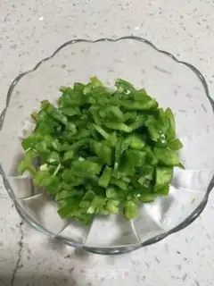 Make Green peppers and eggs step 2