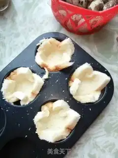 Make Toast egg glasses step 1