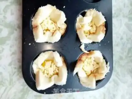 Make Toast egg glasses step 3