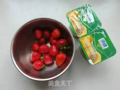Make Summer strawberry shakes step 0