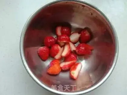 Make Summer strawberry shakes step 2