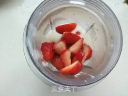 Make Summer strawberry shakes step 3