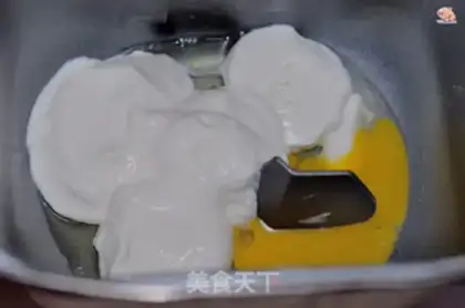 Make Yogurt lasagna step 1