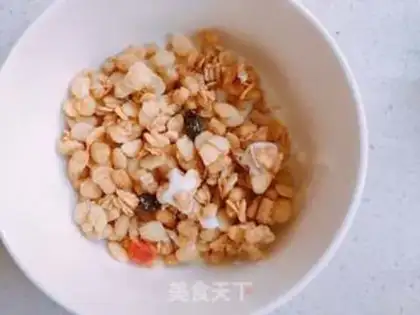 Make Yogurt fruit oatmeal step 1