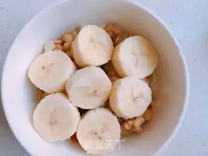 Make Yogurt fruit oatmeal step 2
