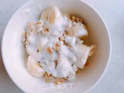 Make Yogurt fruit oatmeal step 3