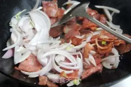 Make Onion fried bacon step 3