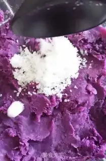 Make Milk sesame potatoes step 1