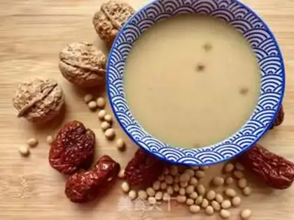 Make Red-tree walnuts, black sugar soy step 3