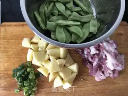 Make Potato stew step 0