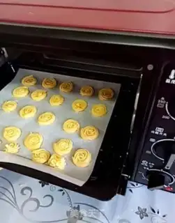 Make The roses are small step 8