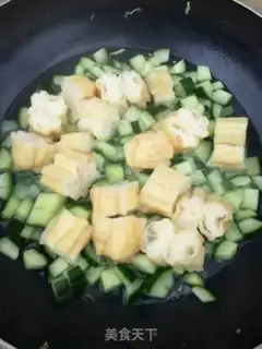 Make Oil cucumber fried eggs step 1