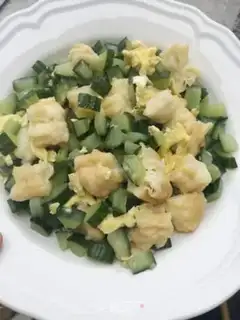 Make Oil cucumber fried eggs step 2
