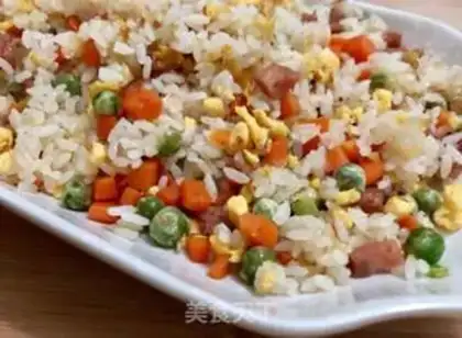Make Five eggs of fried rice step 0