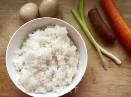 Make Five eggs of fried rice step 1