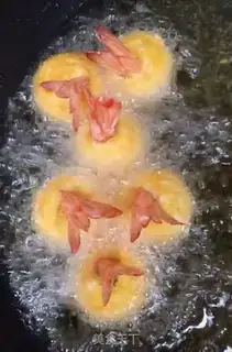 Make Gold rice shrimp ball step 7