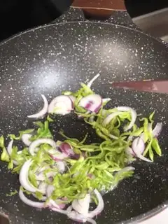 Make Shrimp noodles step 7
