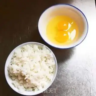 Make Carrot, egg and rice step 1