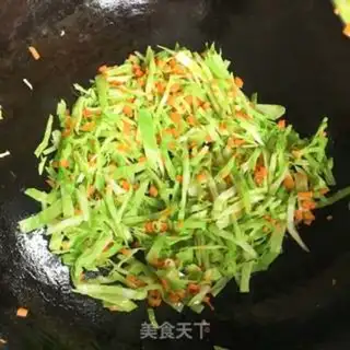 Make Carrot, egg and rice step 3