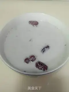 Make Red date milk oatmeal step 2