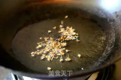 Make The crawfish burns potatoes step 5