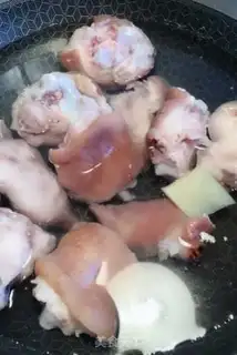 Make Soy pig hoofs step 0