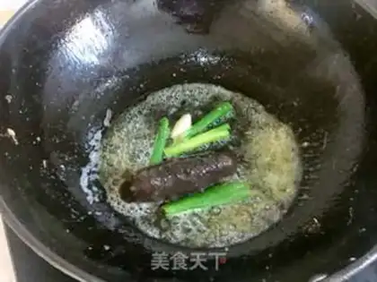 Make Sea cucumber noodles step 1
