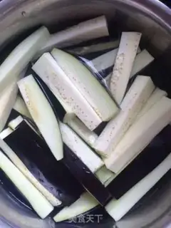 Make Dry bean-fruit eggplant step 1