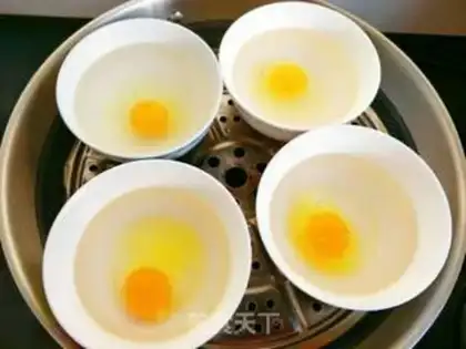 Make Water and eggs step 1