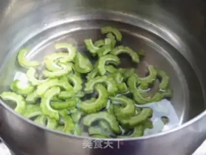 Make Bitter melon with pepper sauce step 2