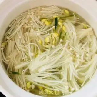 Make Golden mushrooms, bean sprouts, lamb soup step 5