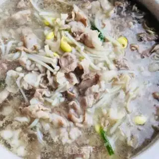 Make Golden mushrooms, bean sprouts, lamb soup step 8