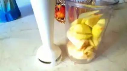 Make Banana apple shake step 1