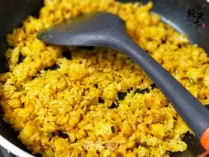 Make Quaffle egg fried rice step 7