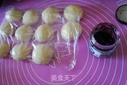 Make Blueberry jam shell bread step 1