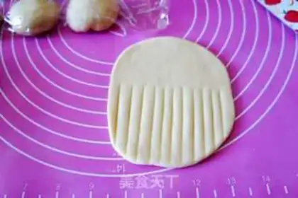 Make Blueberry jam shell bread step 2