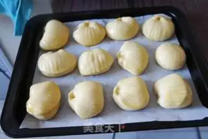 Make Blueberry jam shell bread step 8