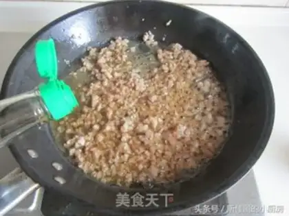 Make Snow gravy meat and four season beans step 4