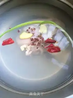 Make Spicy hands tore chickens step 1